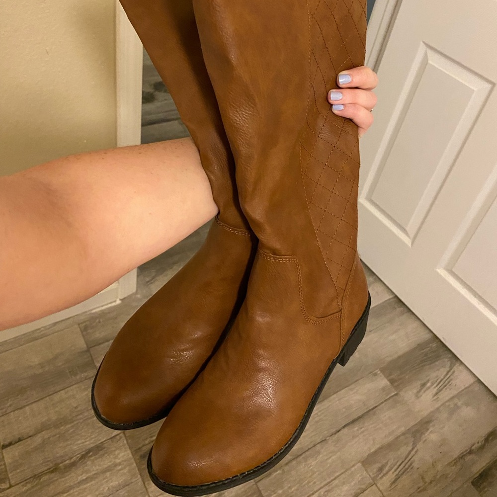 St Johns Bay boots size 7 1/2 only worn once